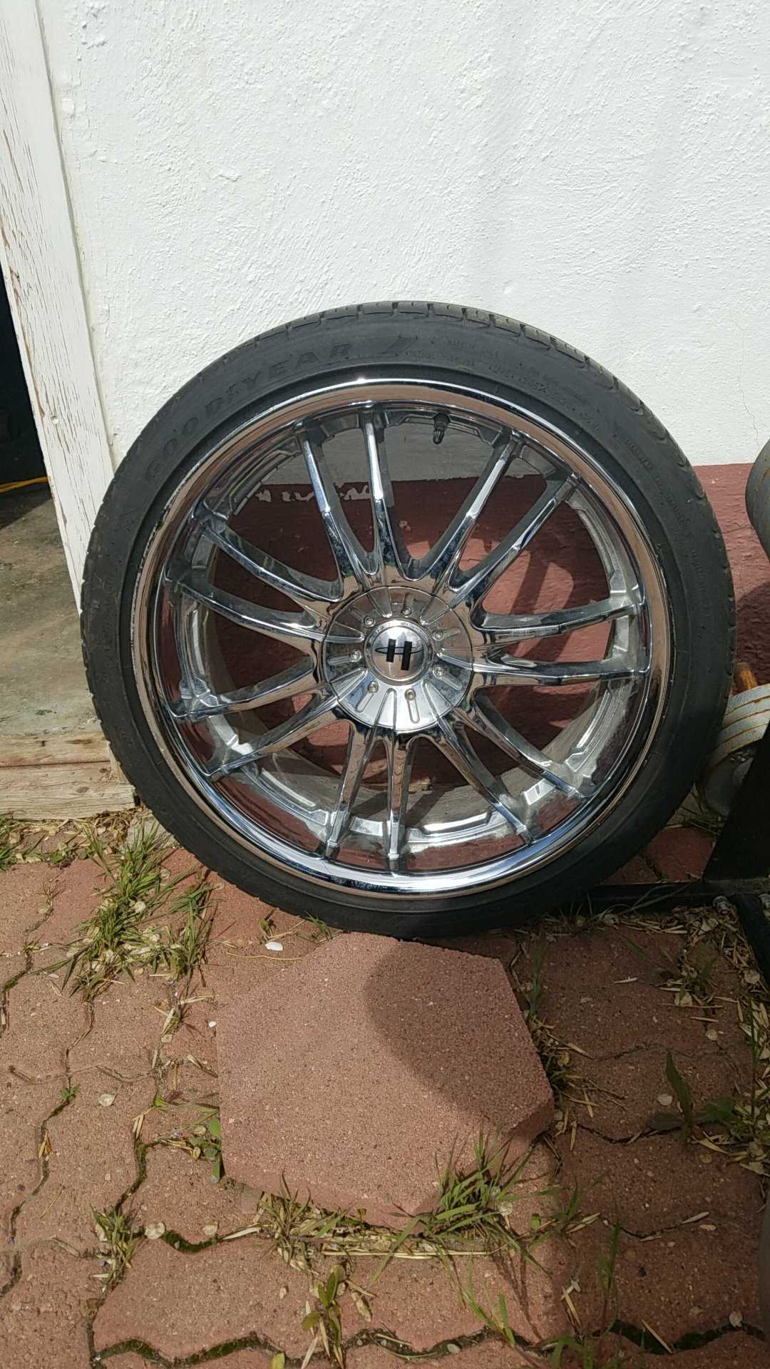 20′ Chrome Helo he845 Wheels