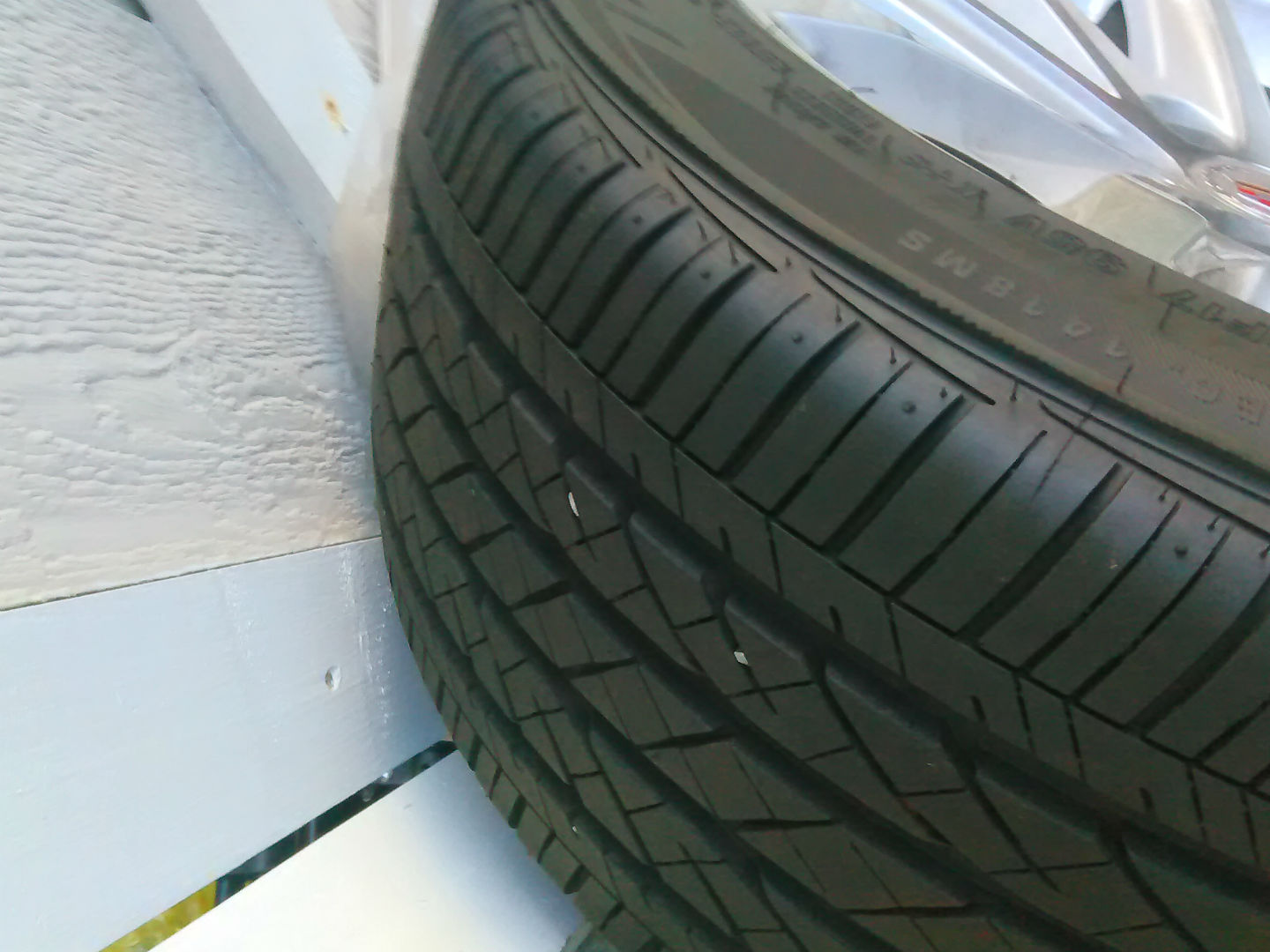 WHEEL 1 TIRE