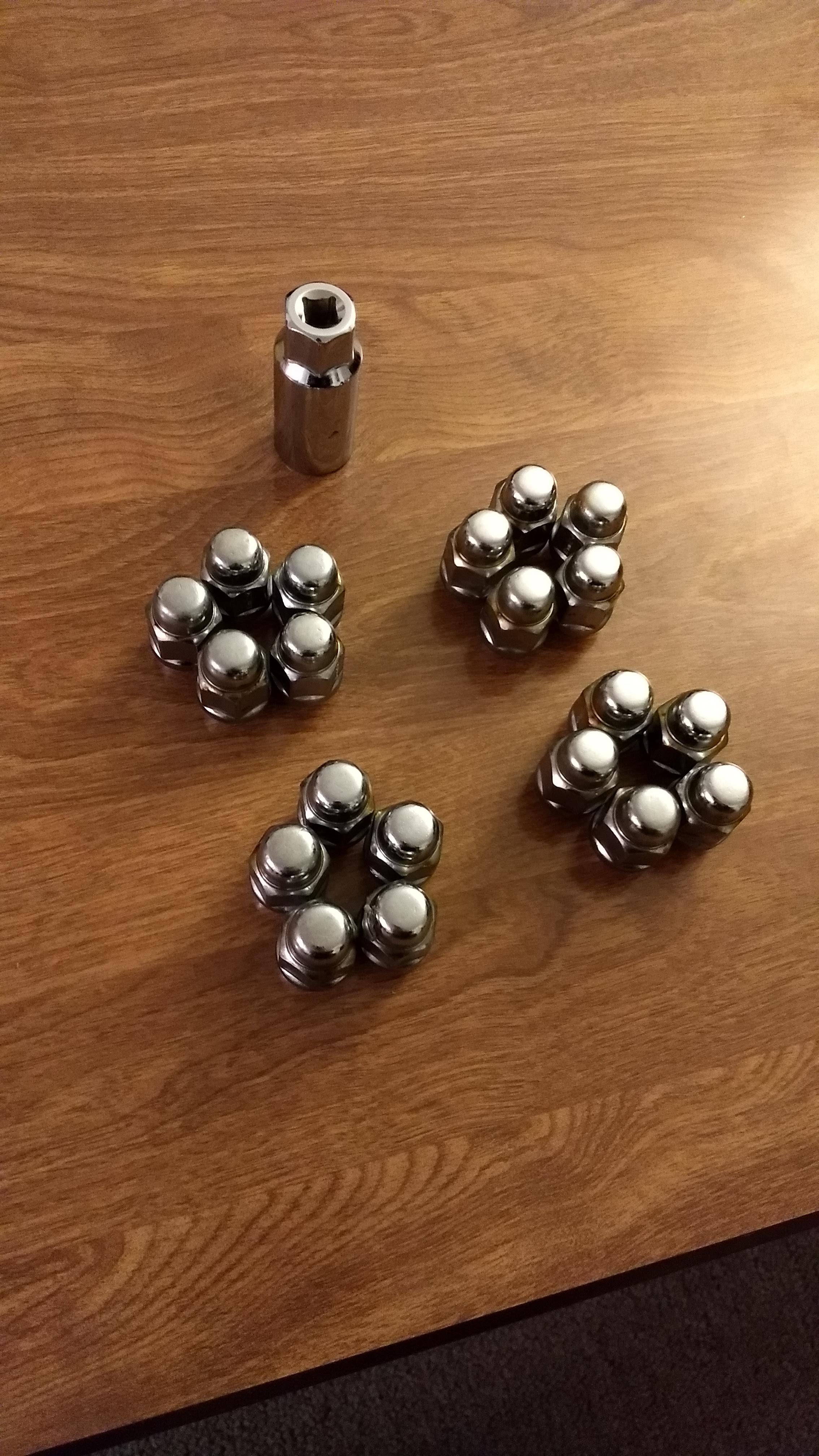 SnowTire_Lugnuts