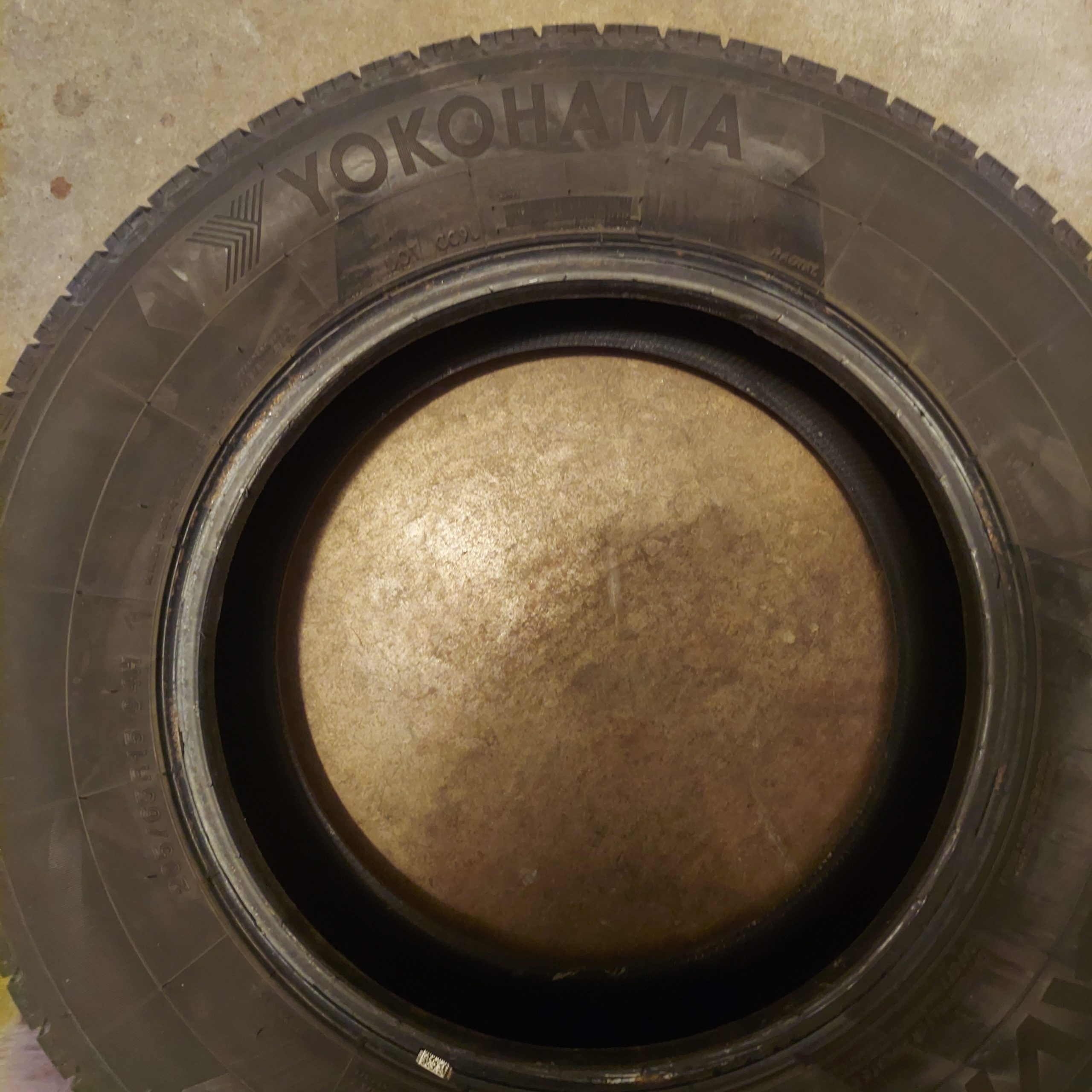 YOKOHAMA Tire #2 Photo2