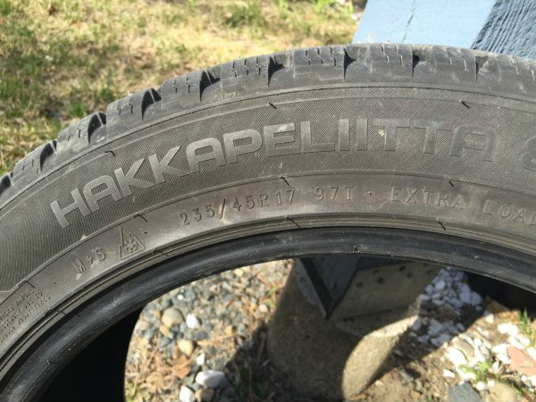 235/45R17 97T XL