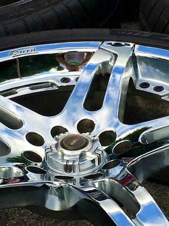 Detail of Chrome Rims
