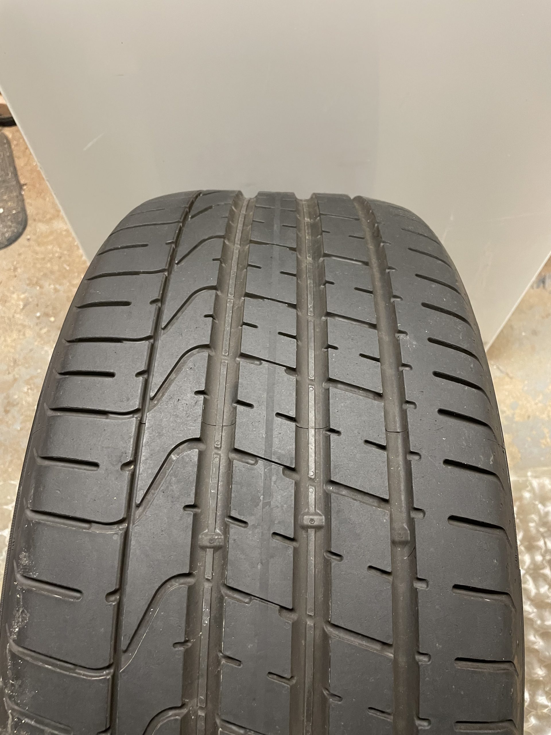 Pirelli P ZERO 285/40/ZR21